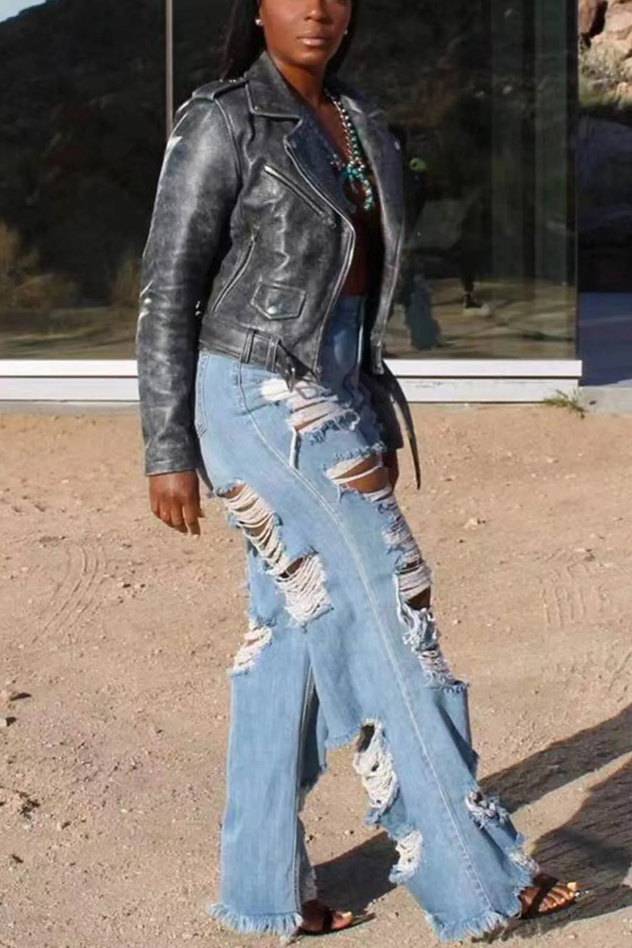 Distressed Mid-waisted Jeans