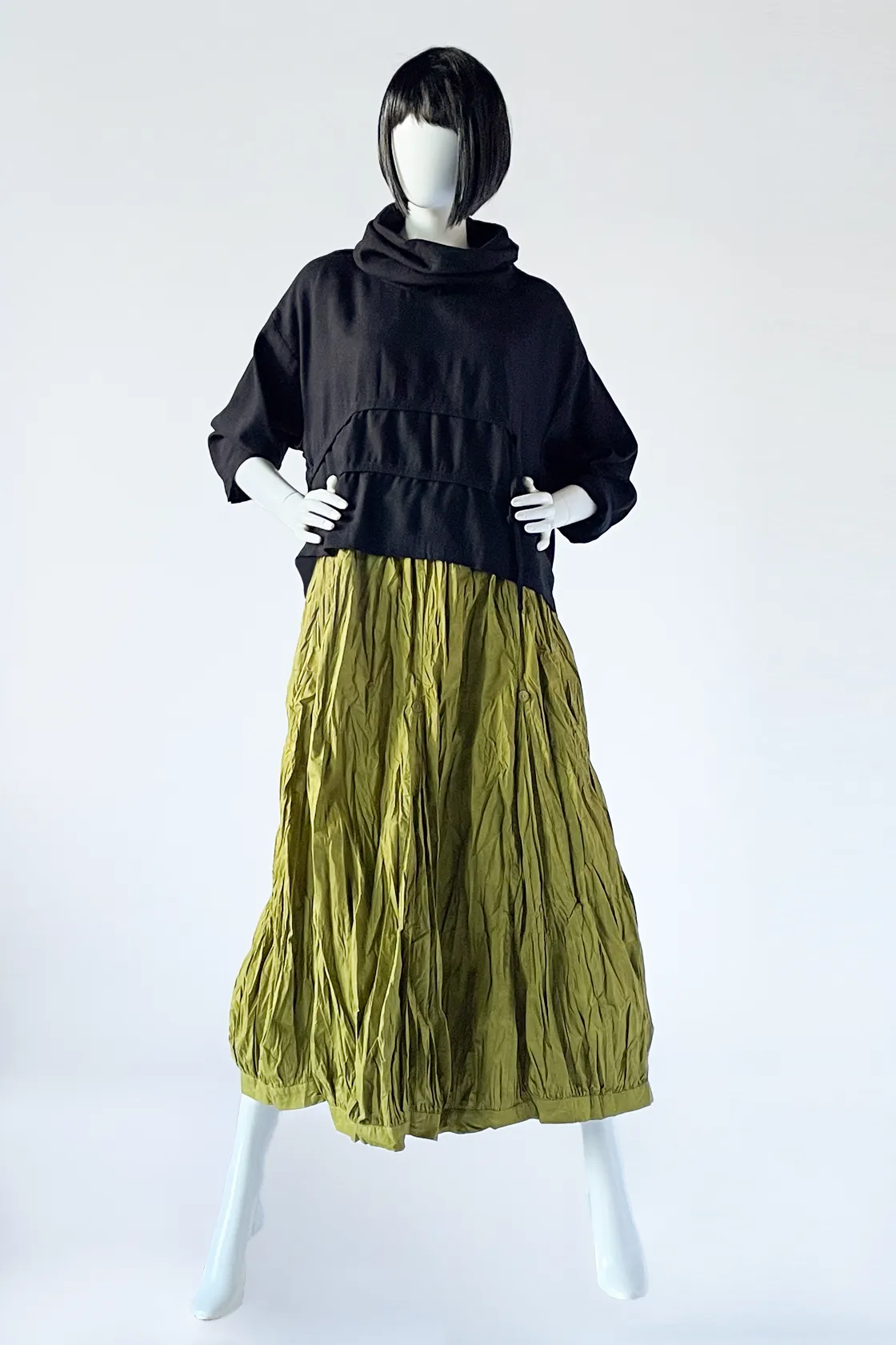 Short String Top in Black Papyrus