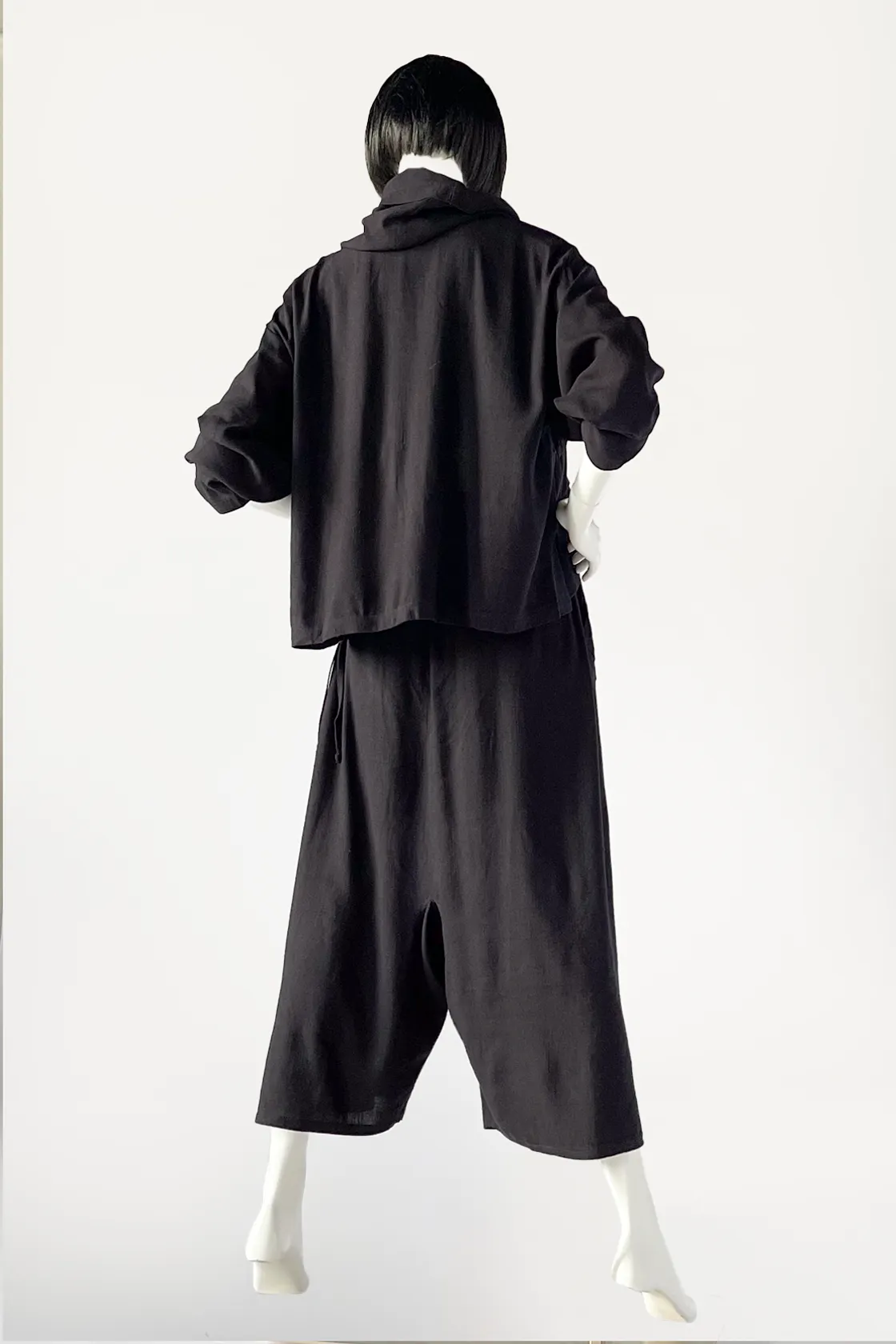 Short String Top in Black Papyrus