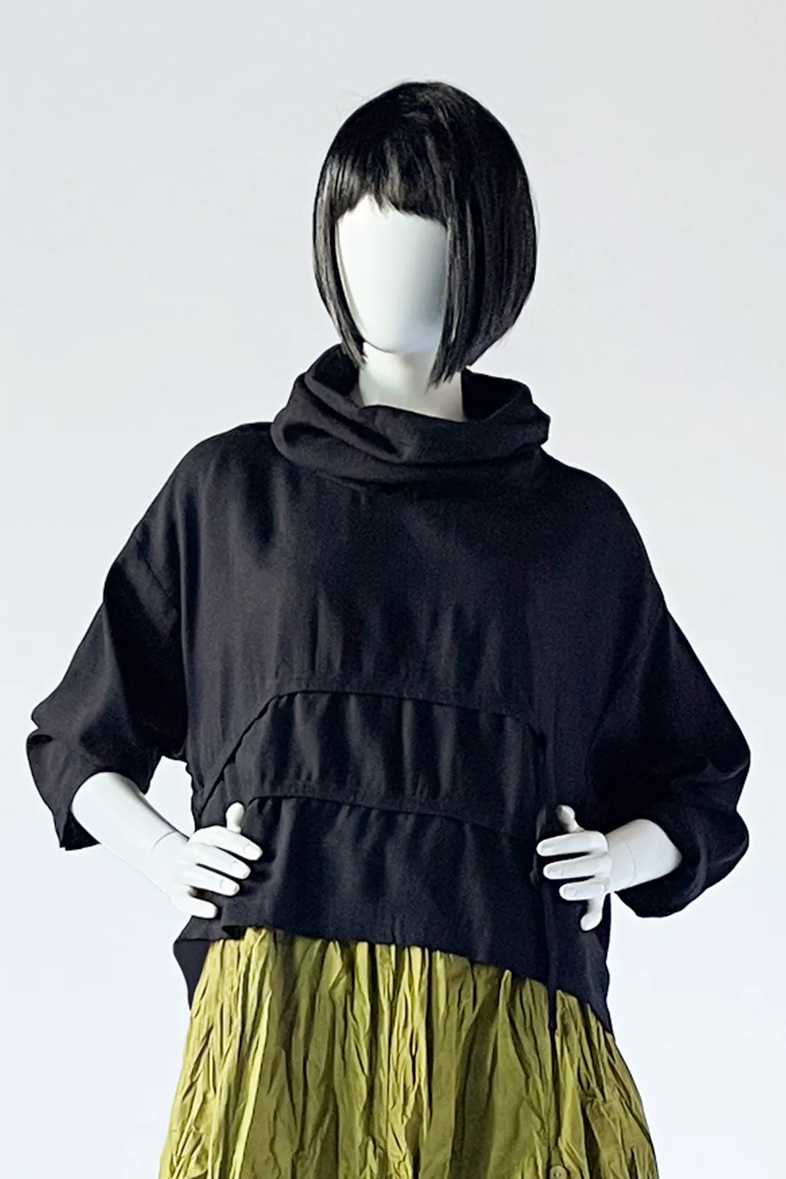 Short String Top in Black Papyrus